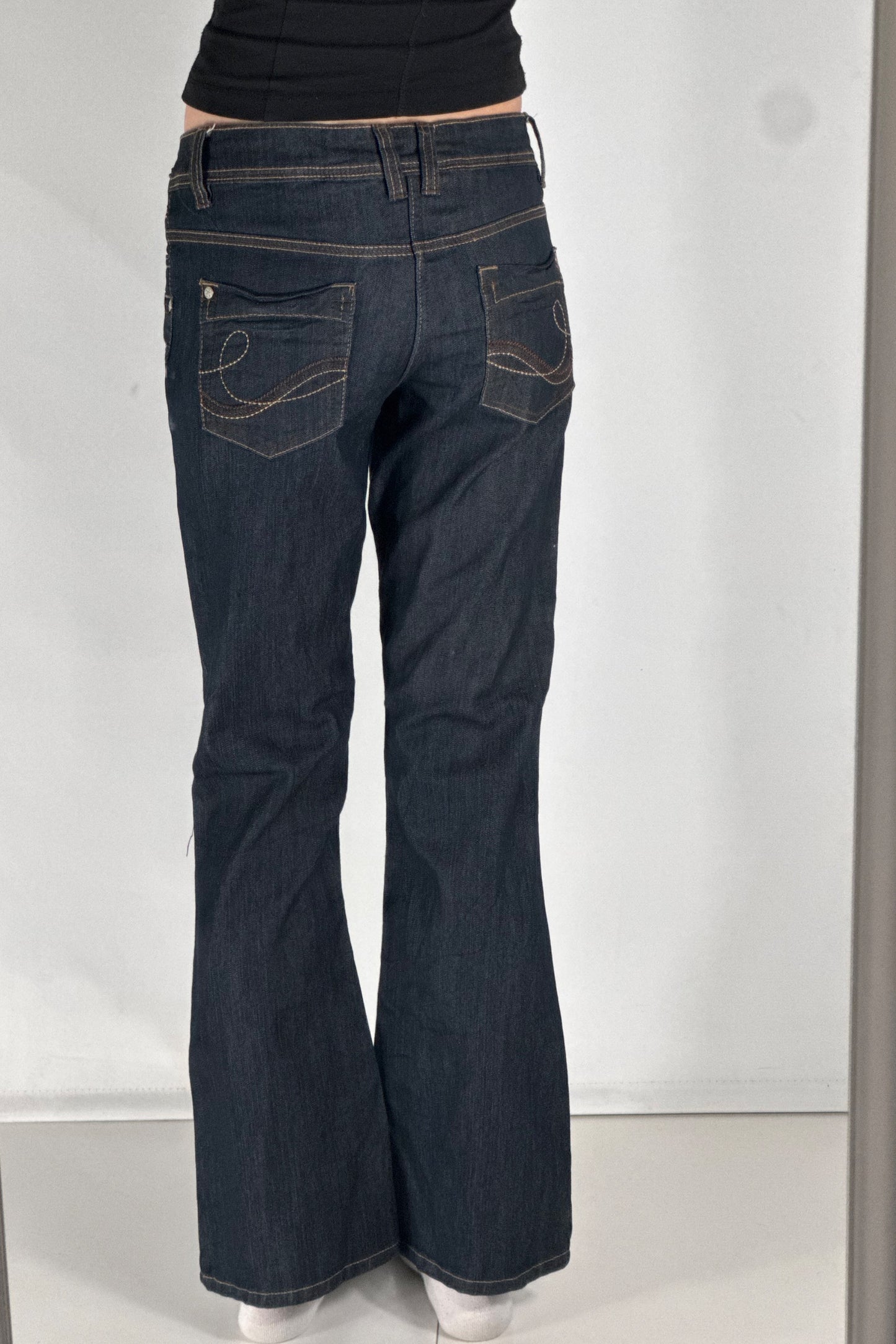 Utsvängda jeans stl: S