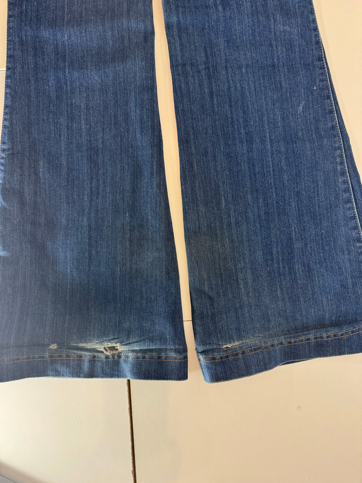 Utsvängda jeans stl: S