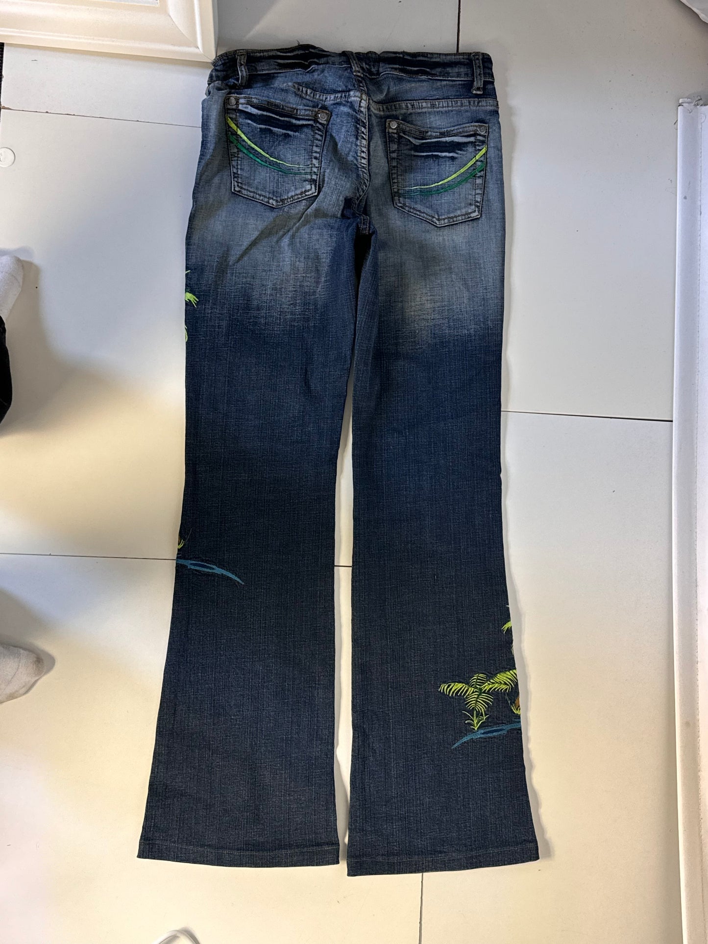 Utsvängda jeans stl: S