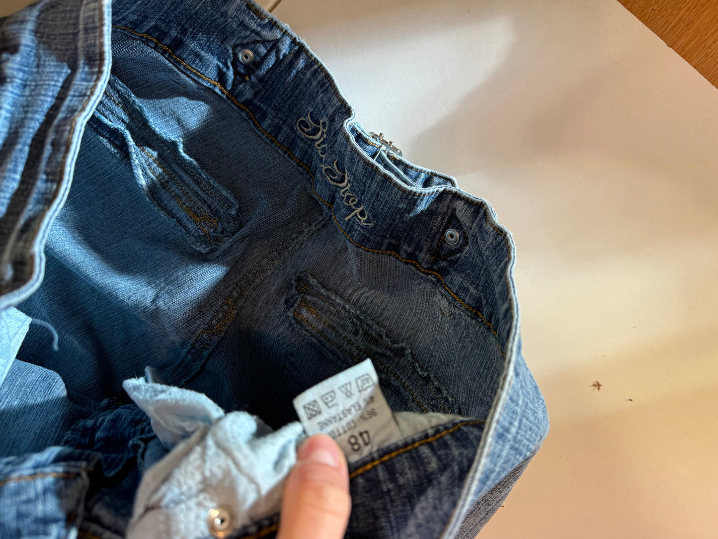 Utsvängda jeans stl: M