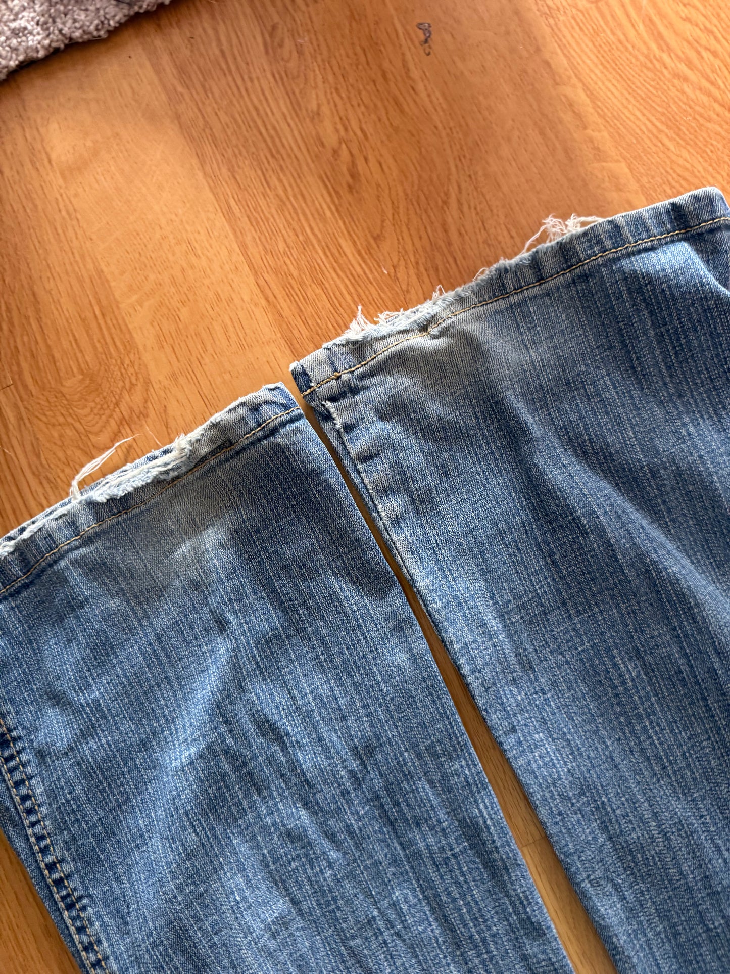 Utsvängda jeans stl: XS