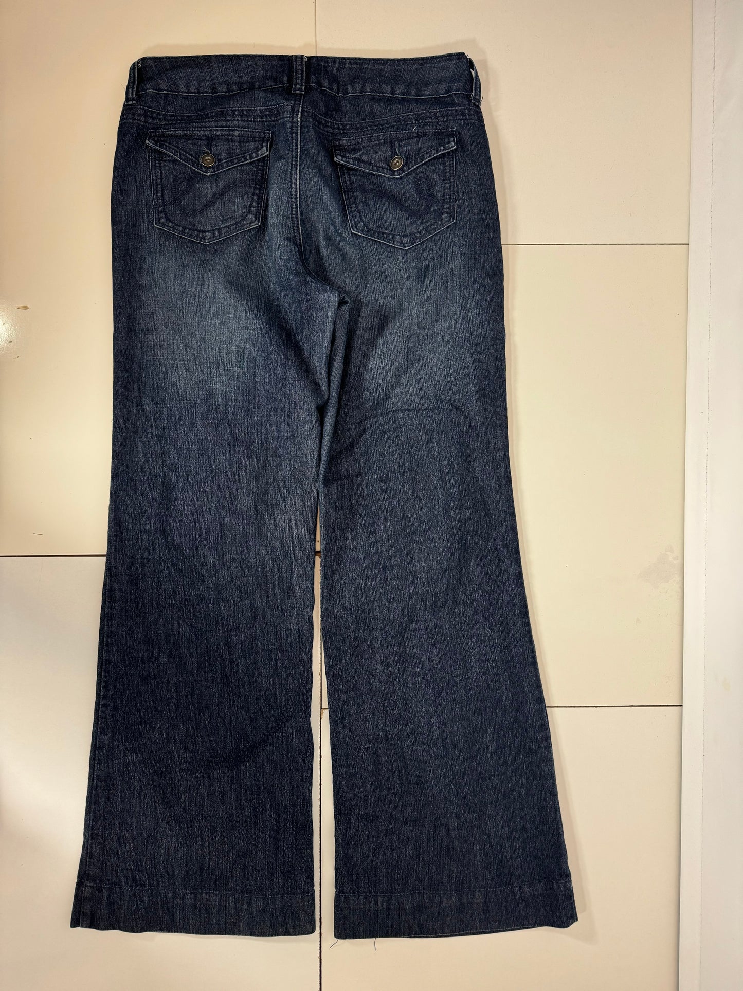 Utsvängda jeans stl: L