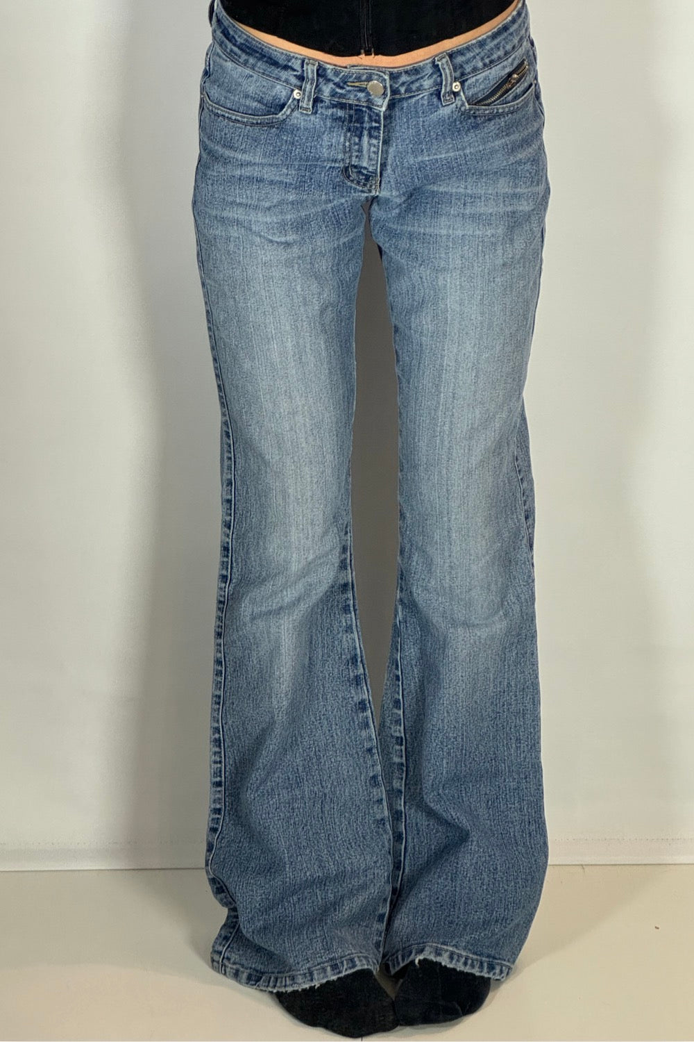 Utsvängda jeans stl: S