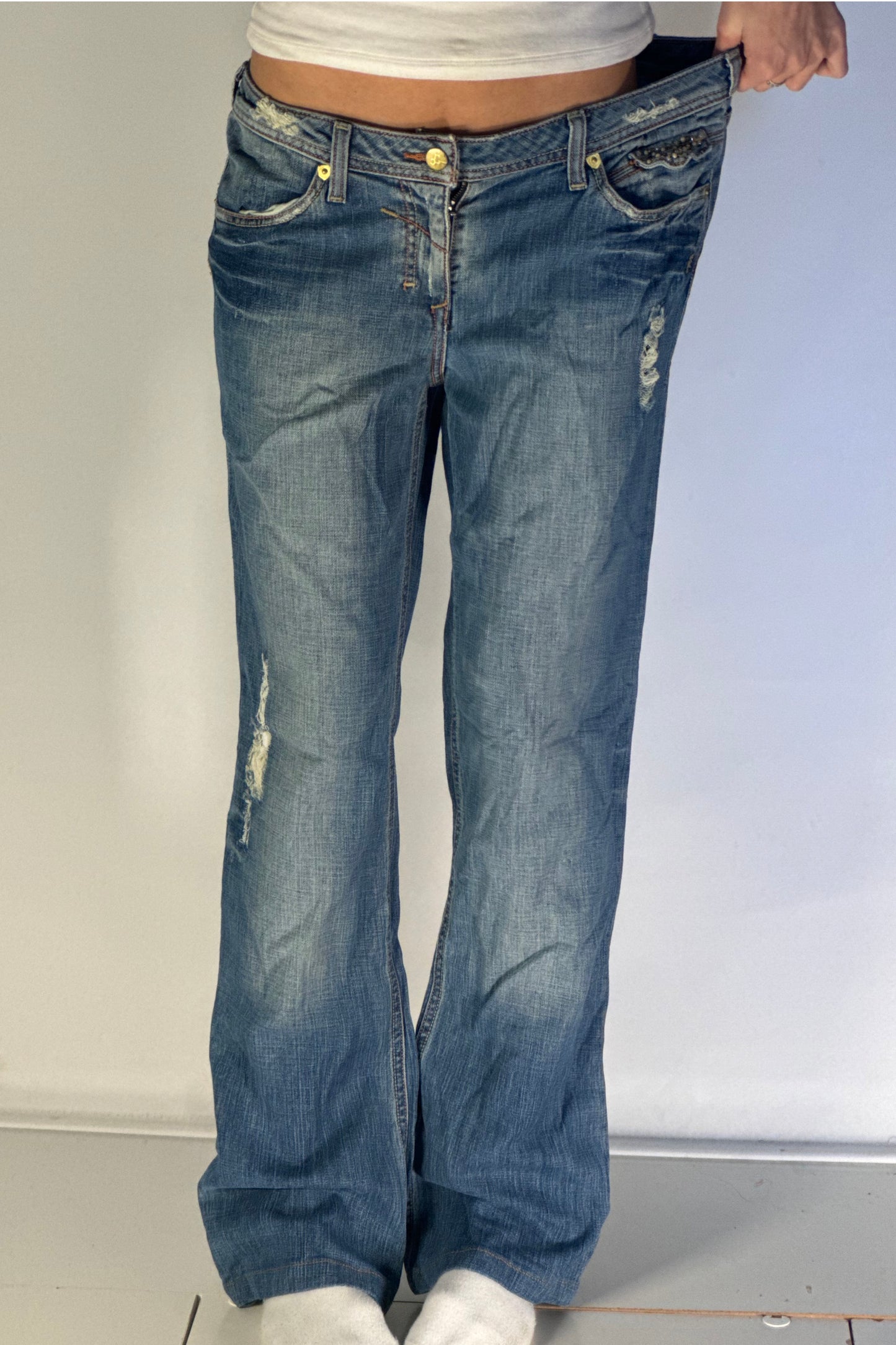 Utsvängda jeans stl: M