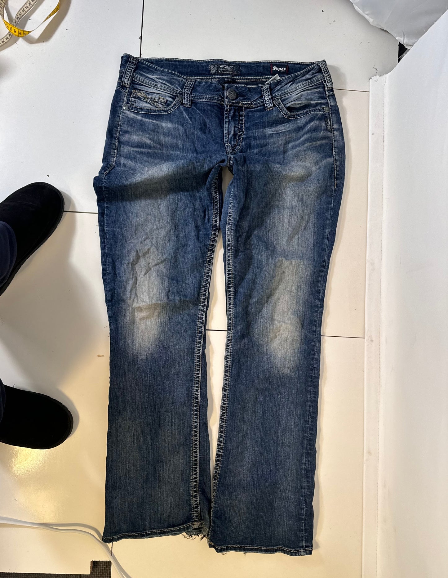 Utsvängda jeans stl: L