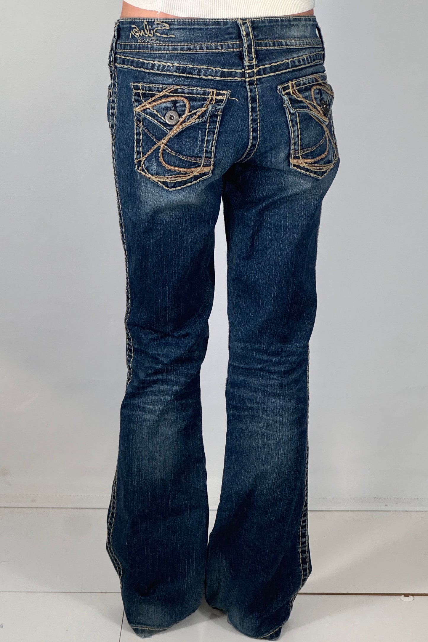 Utsvängda jeans stl: S