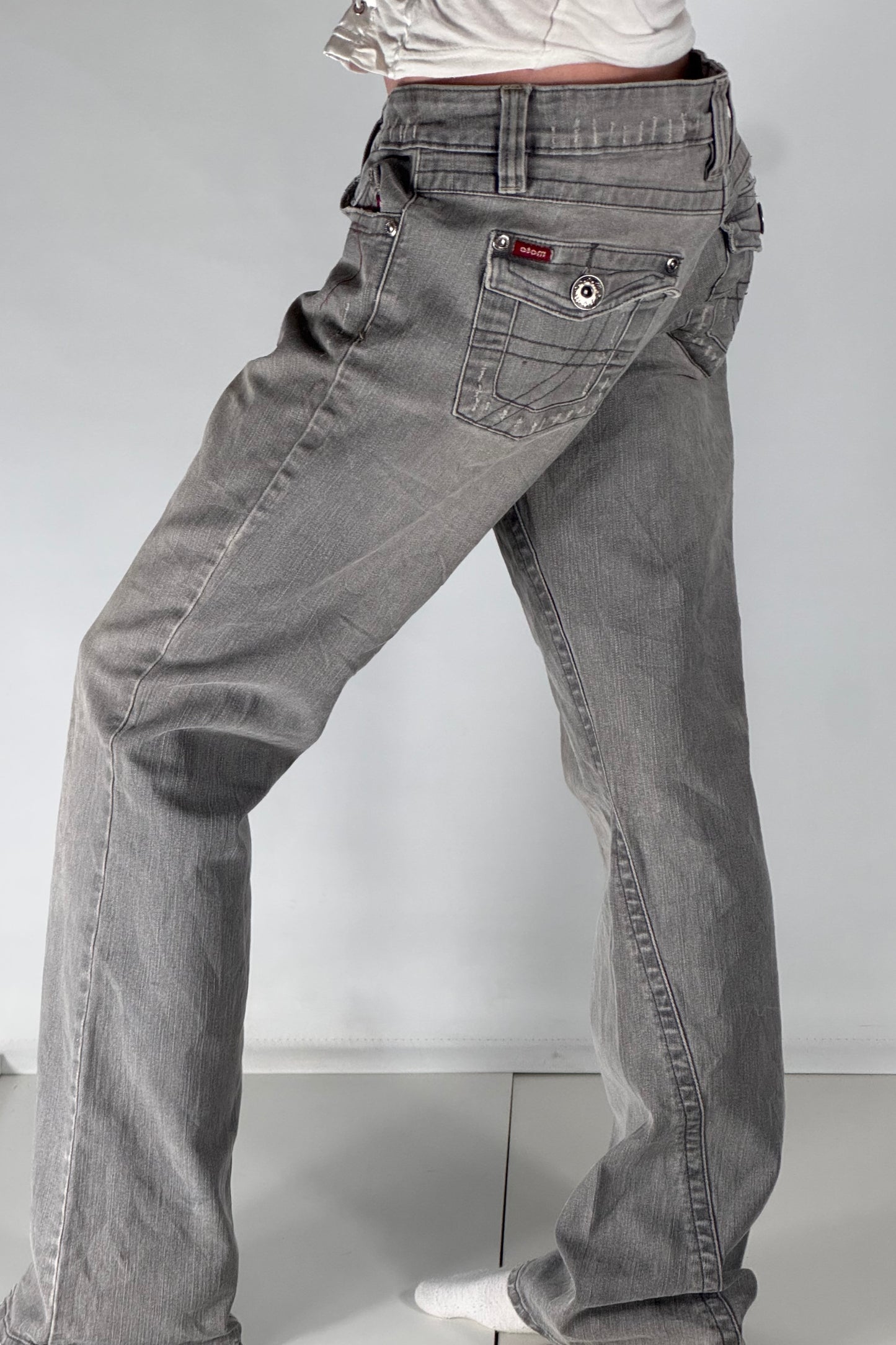 Utsvängda jeans stl: M
