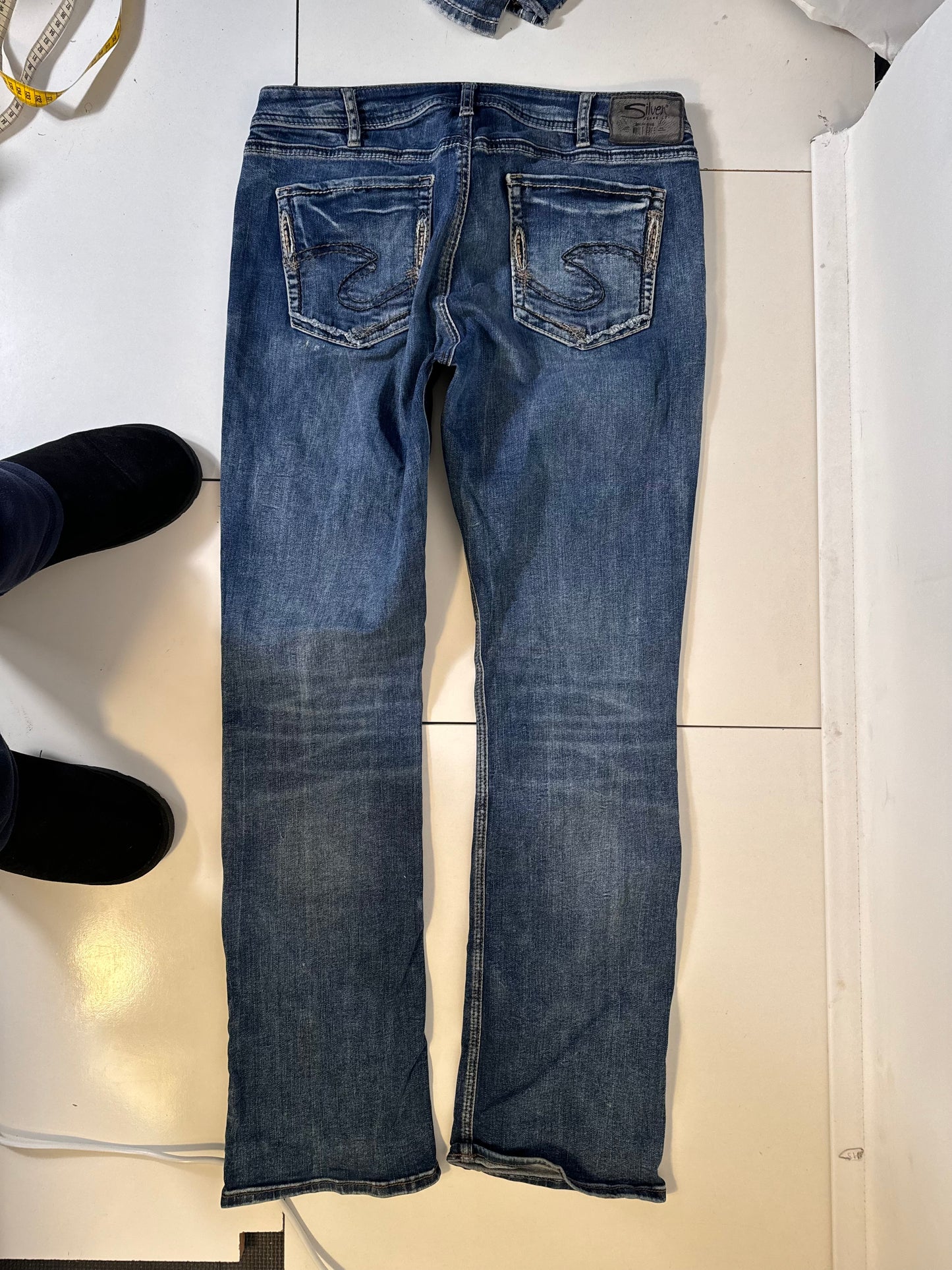 Utsvängda jeans stl: M