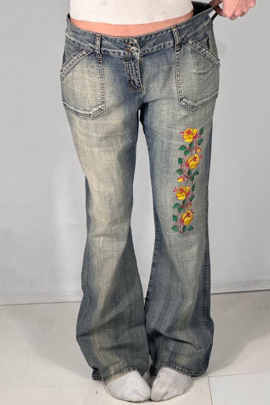 Utsvingte jeans str: M