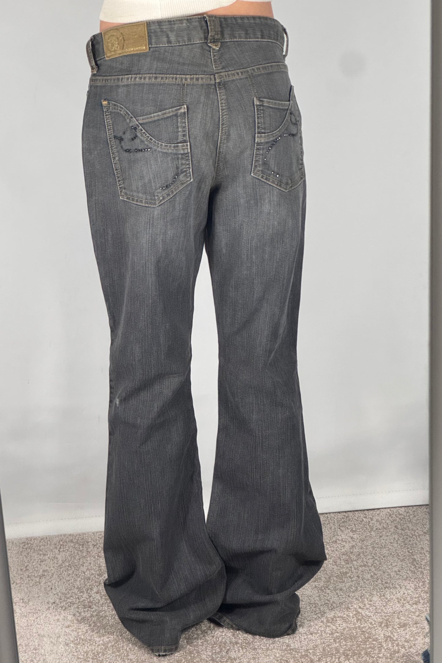 Utsvängda jeans stl: S