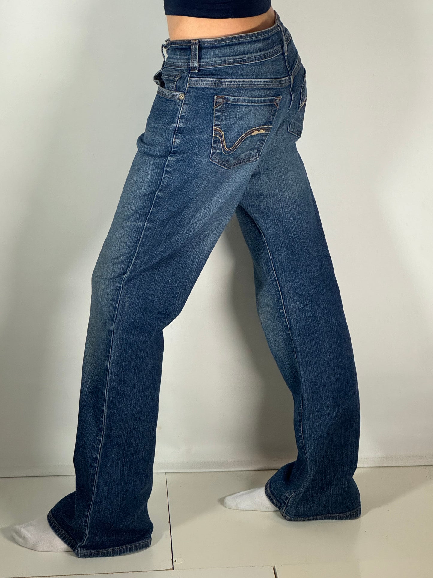 Utsvängda jeans stl: M