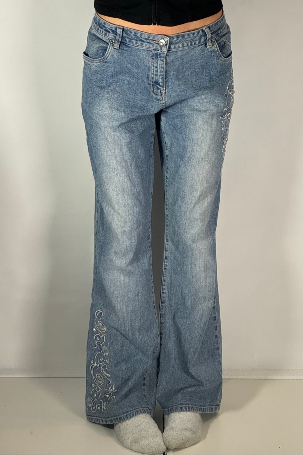 Utsvängda jeans stl: L