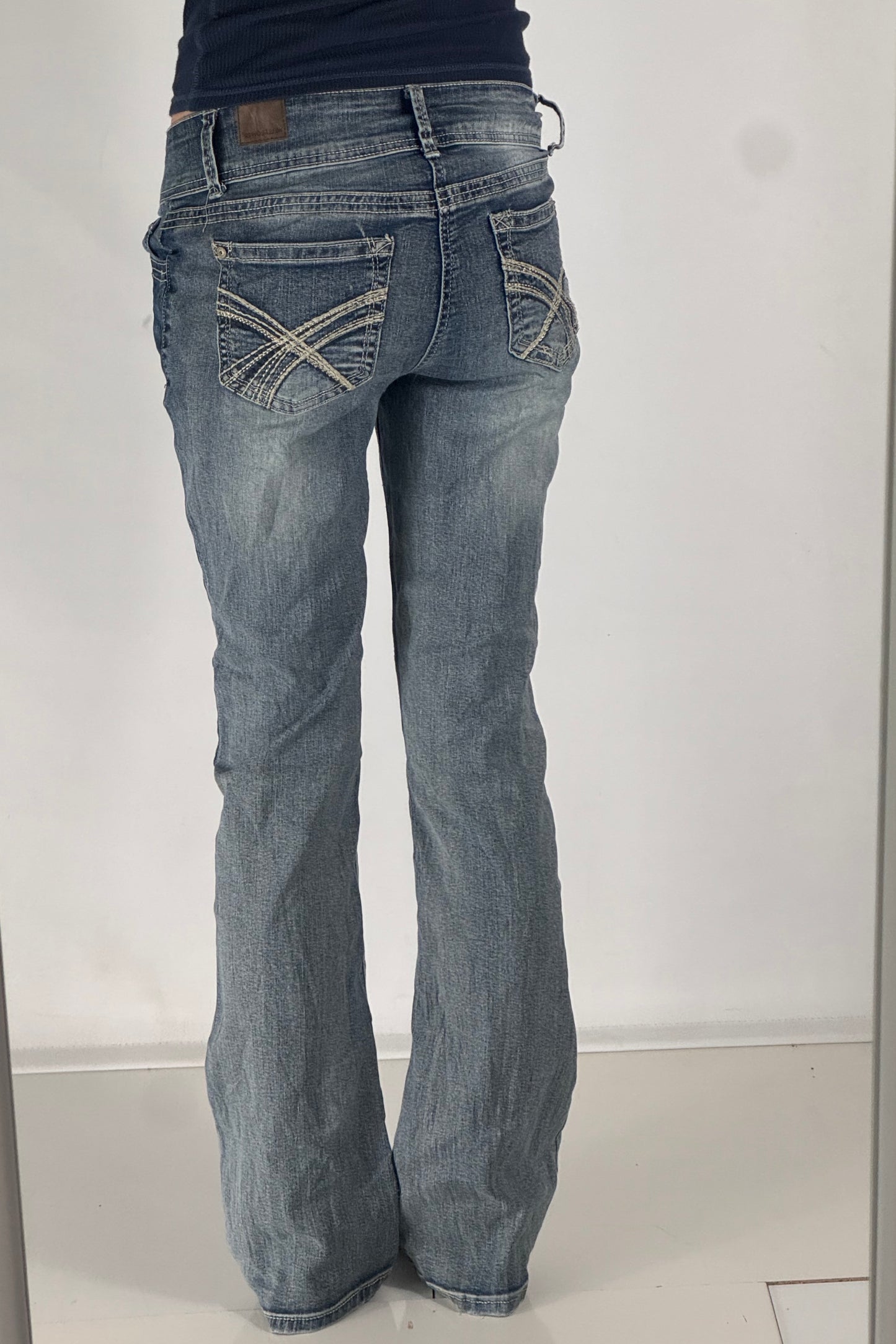 Utsvängda jeans stl: XS