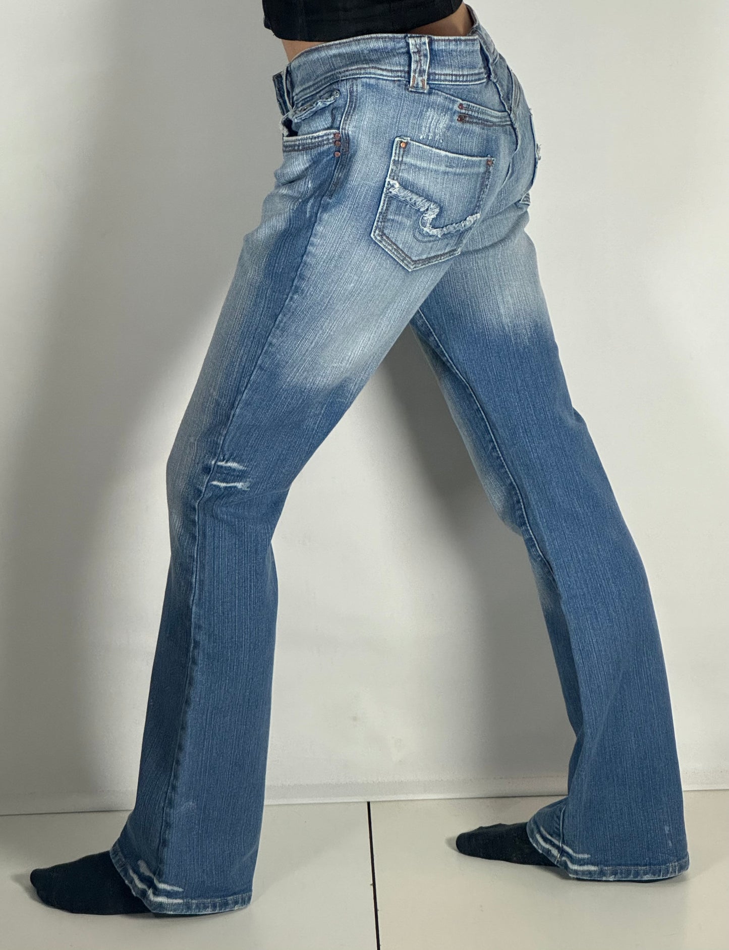 Utsvängda jeans stl: M