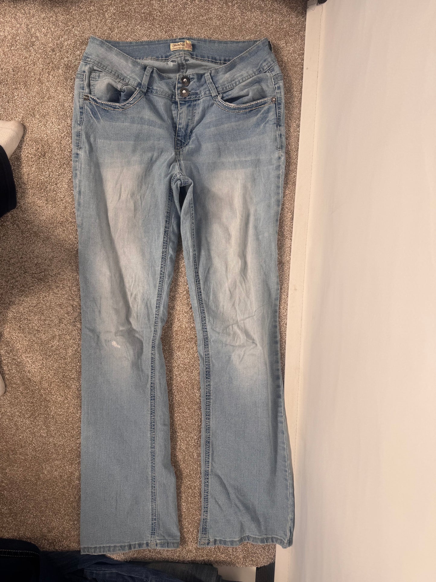 Utsvängda jeans stl: M