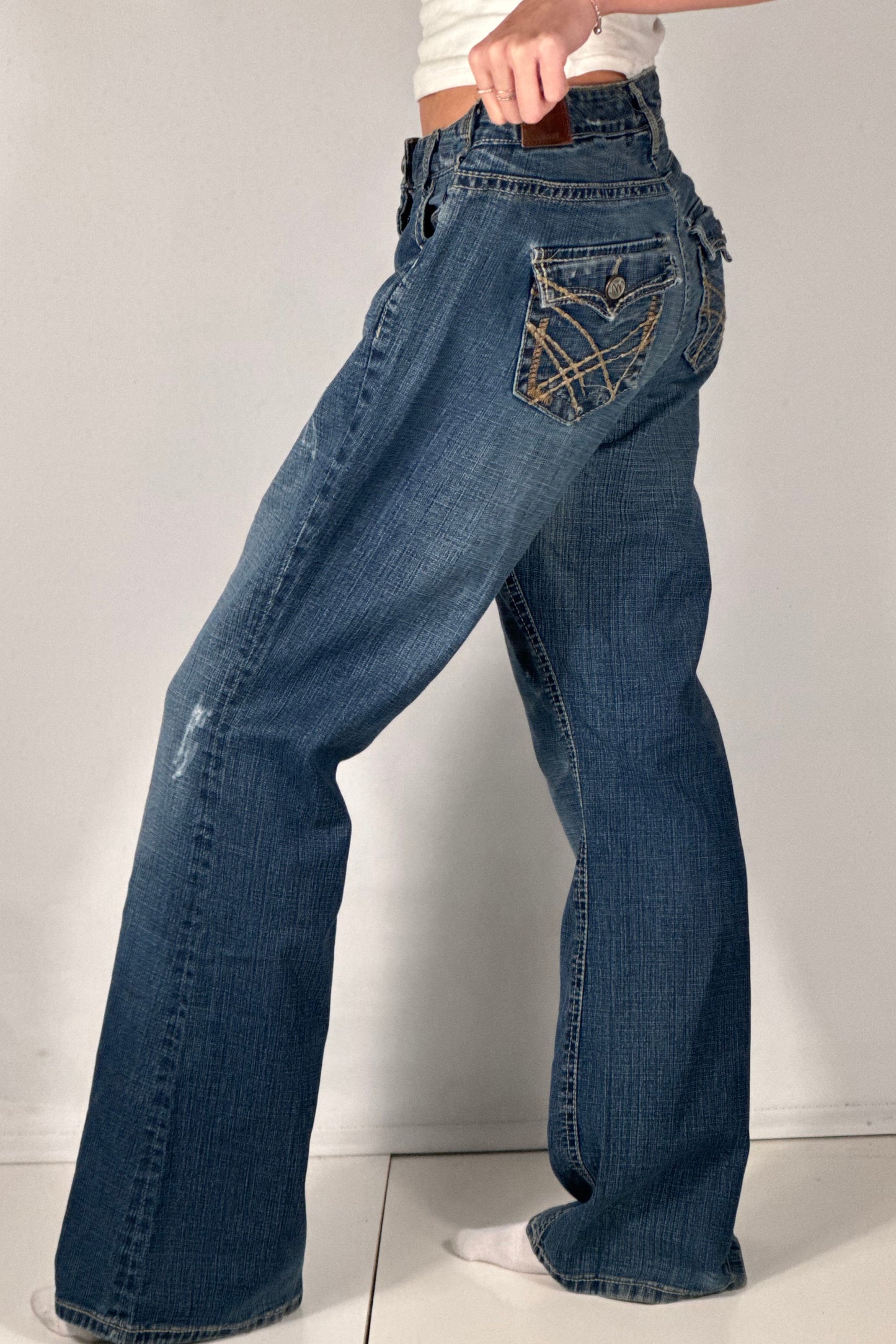 Utsvängda jeans stl: L