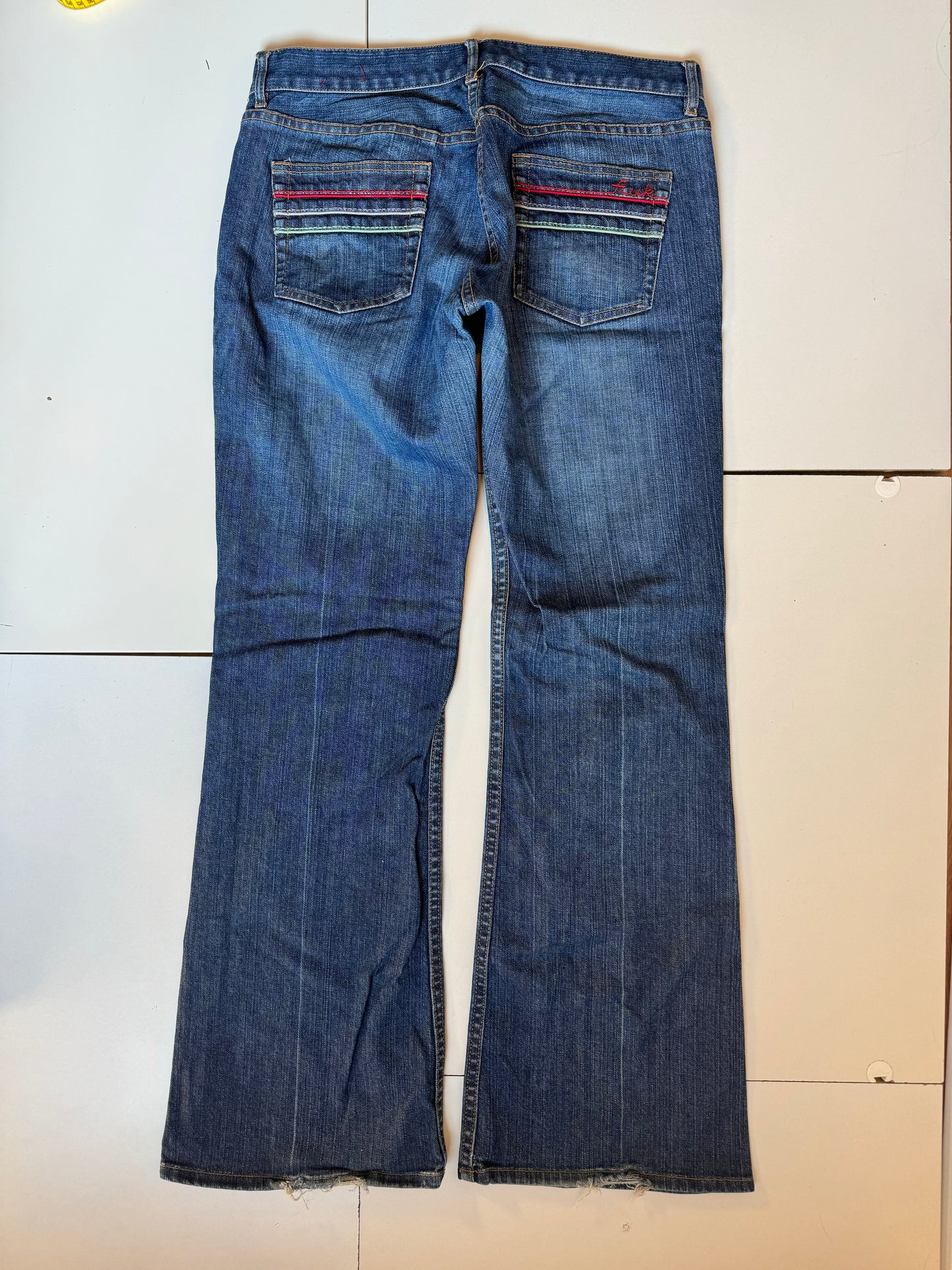 Utsvängda jeans stl: L