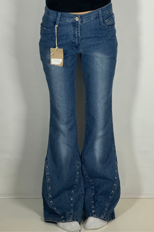 Utsvängda jeans stl: M