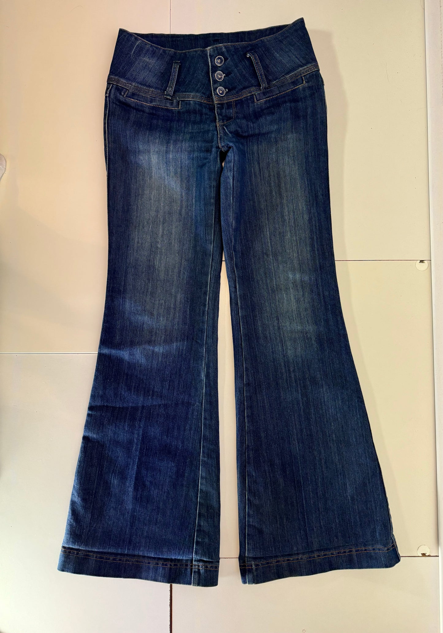 Utsvängda jeans stl: S