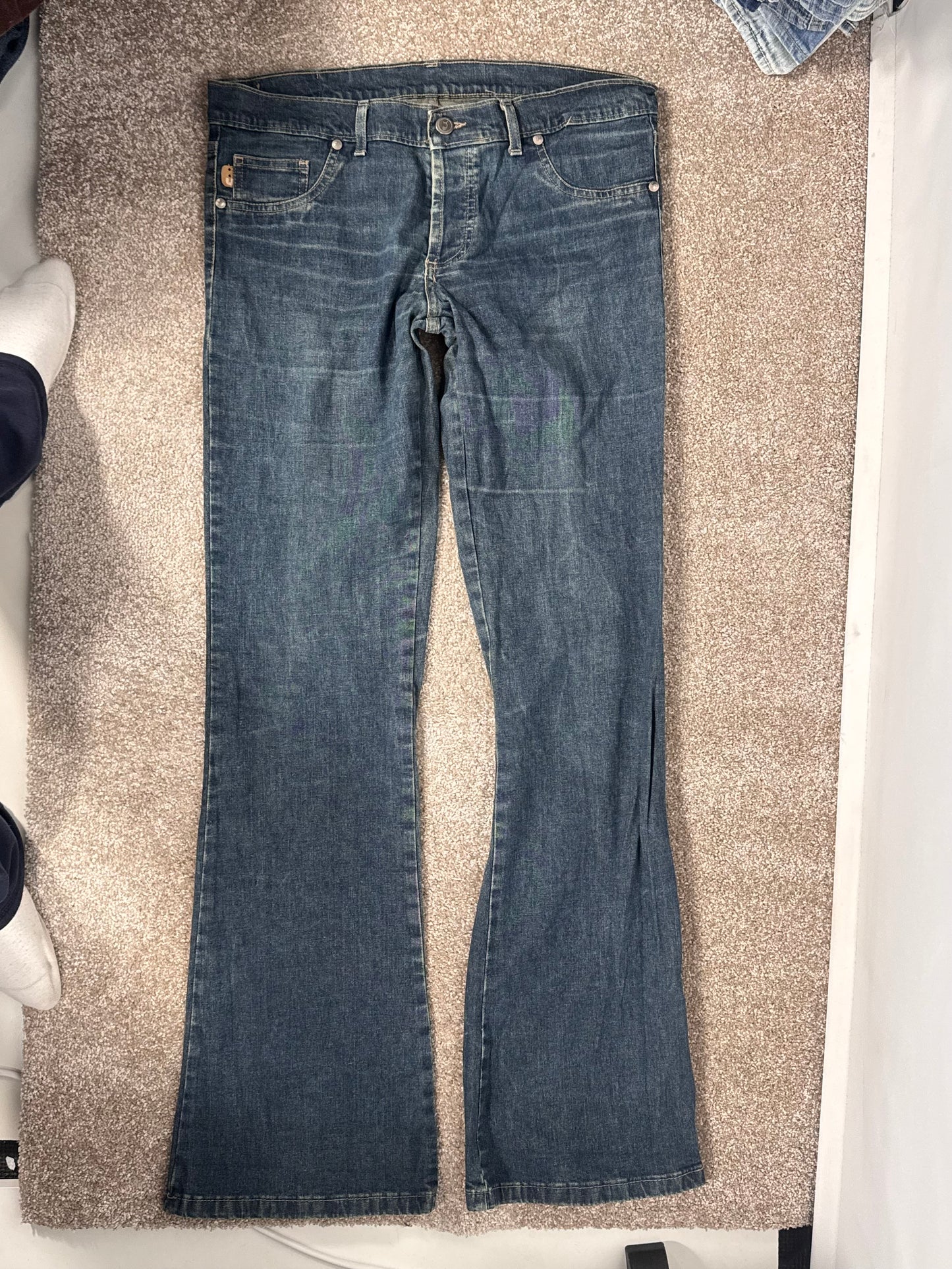 Utsvängda jeans stl: M
