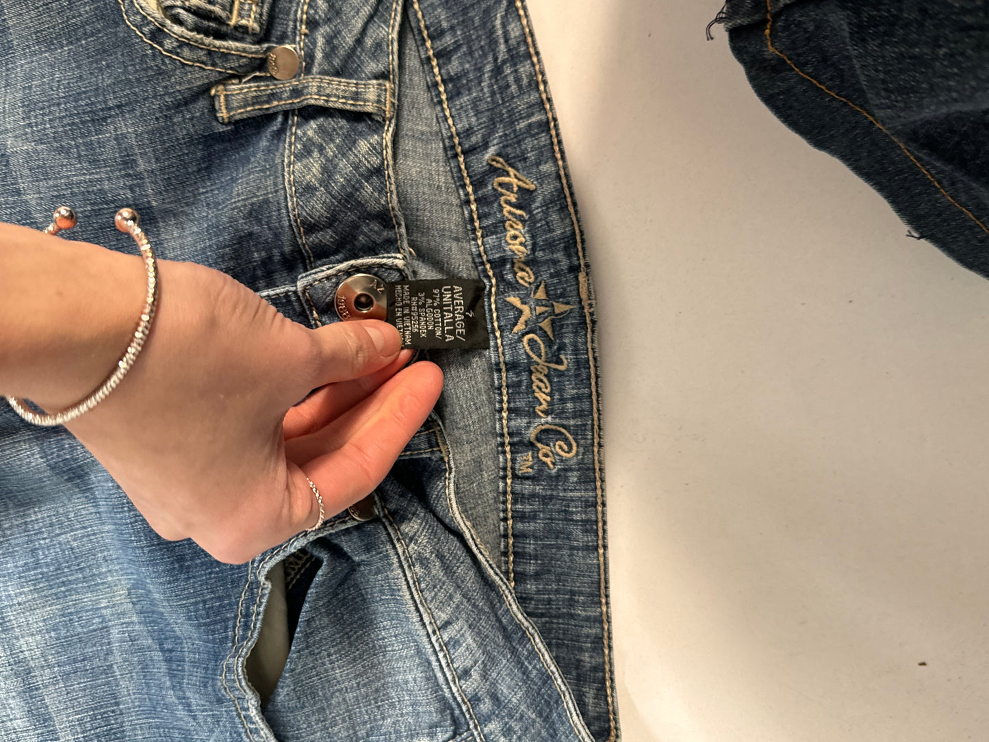 Utsvängda jeans stl: S