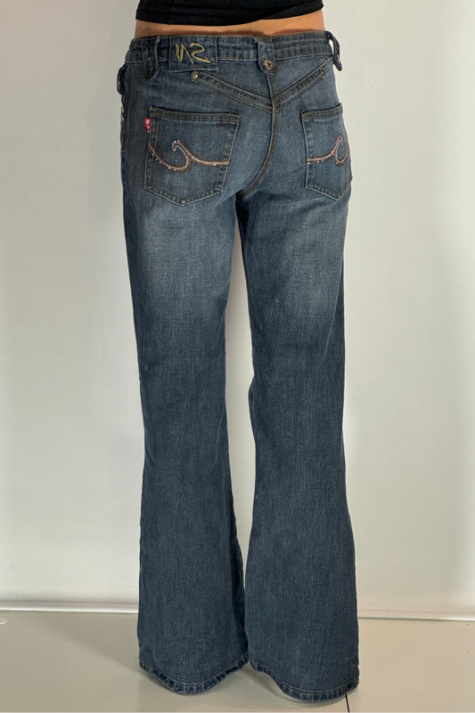 Utsvängda jeans stl: M