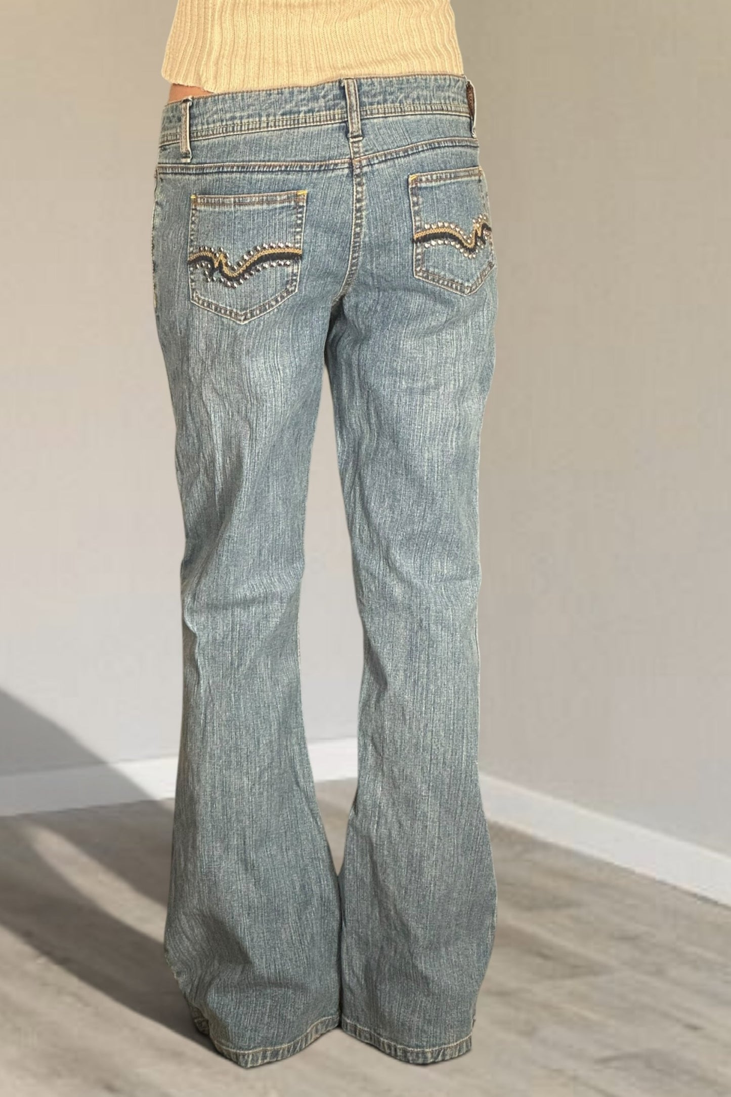 Utsvängda jeans stl: S