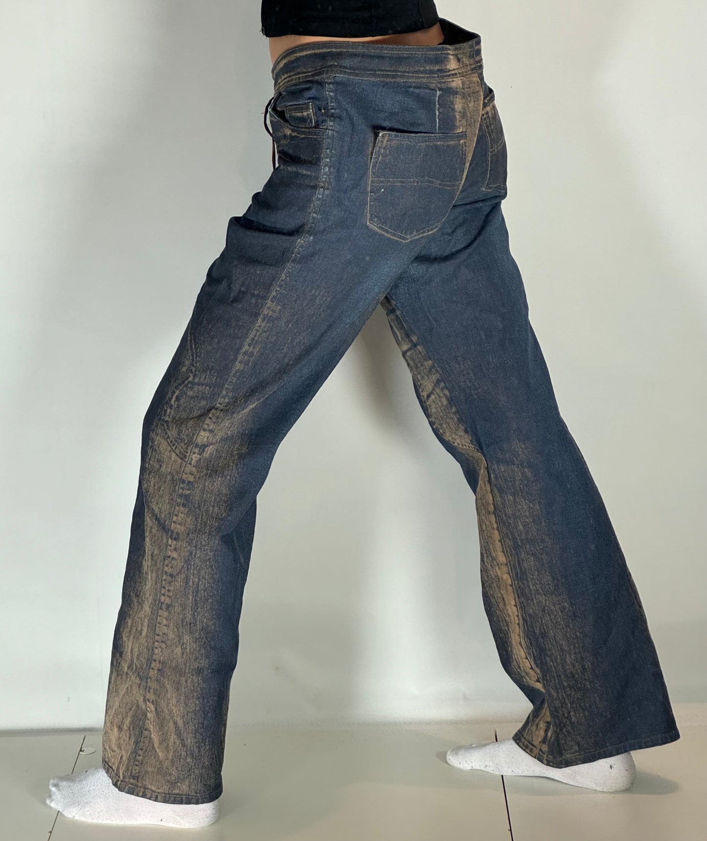 Utsvängda jeans stl: M