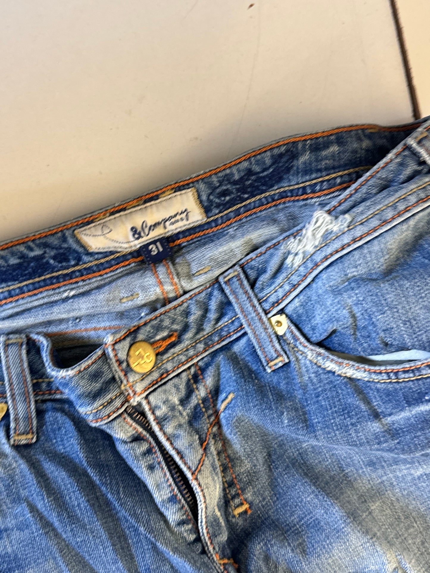 Utsvängda jeans stl: M
