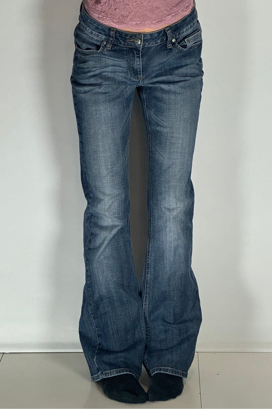 Utsvängda jeans–stl: S