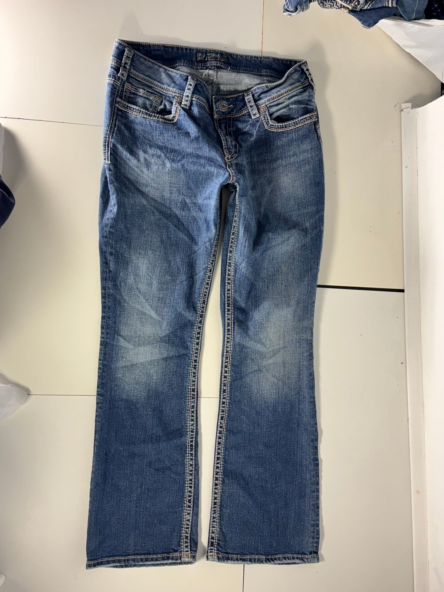 Utsvängda jeans stl: L