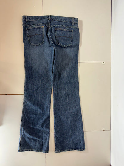 Utsvängda jeans–stl: M