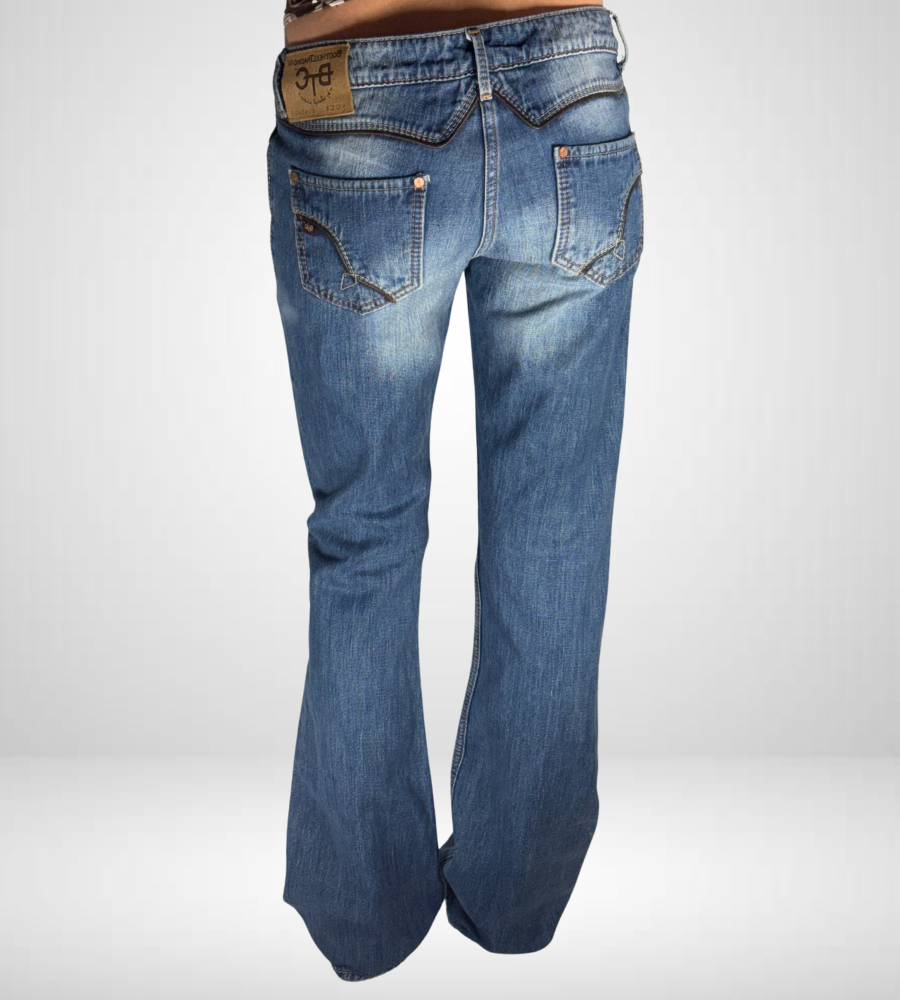 Utsvängda jeans–stl: S
