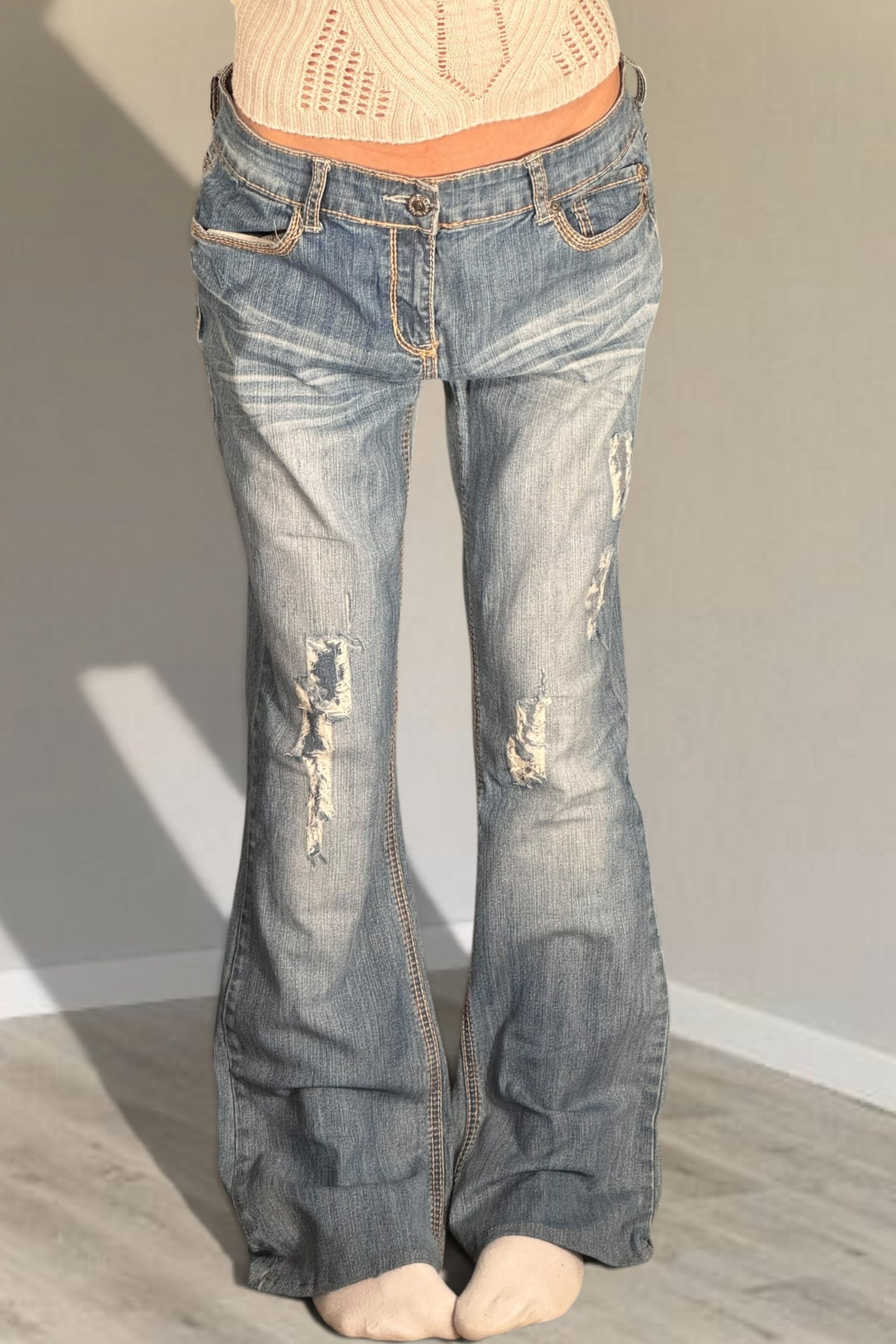 Utsvängda jeans stl: M