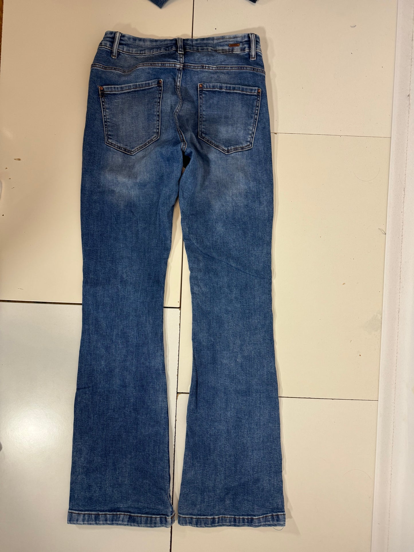 Utsvängda jeans stl: S