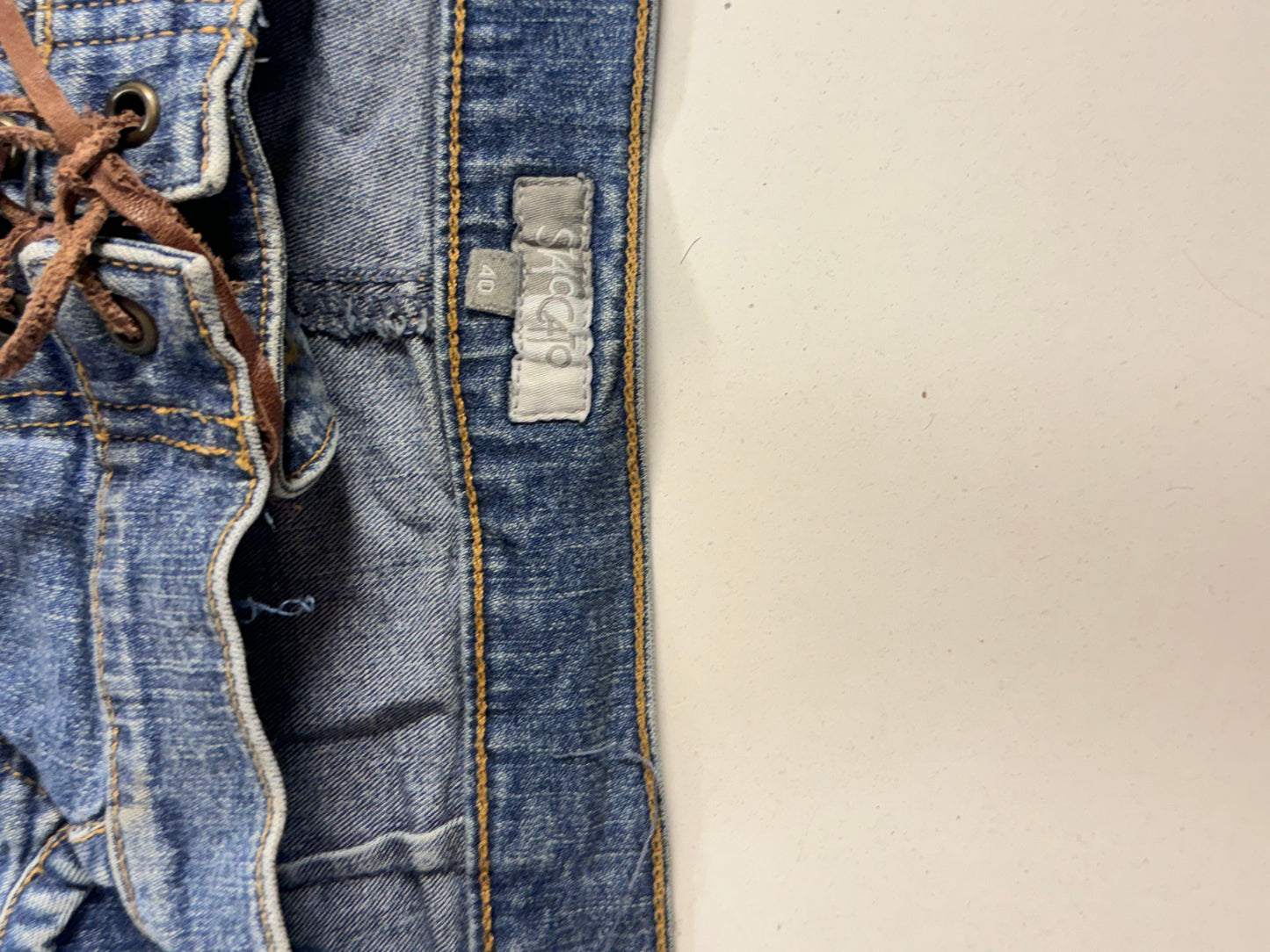 Utsvängda jeans stl: M