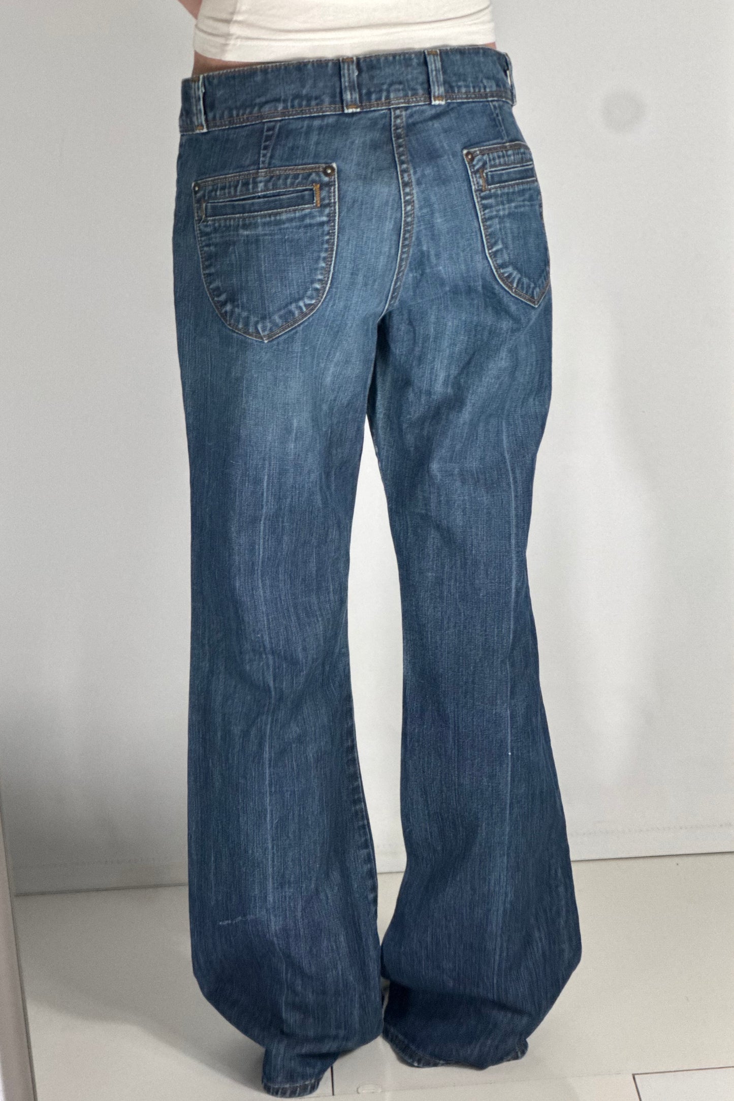 Utsvängda jeans stl: S/M