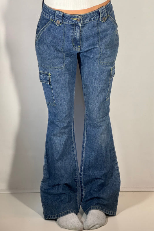 Utsvängda jeans stl: M