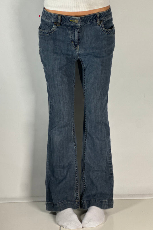 Utsvängda jeans stl: S