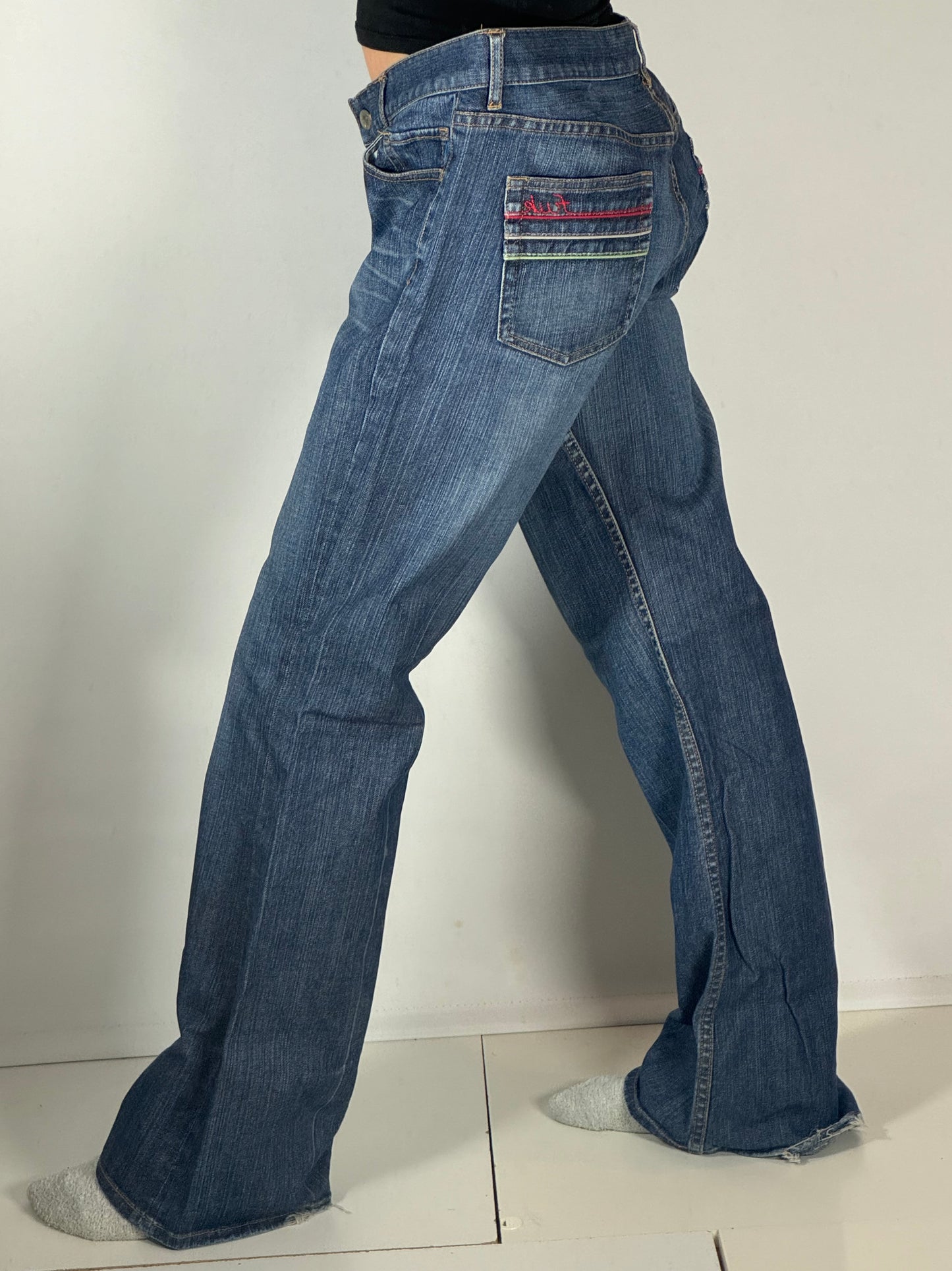 Utsvängda jeans stl: L
