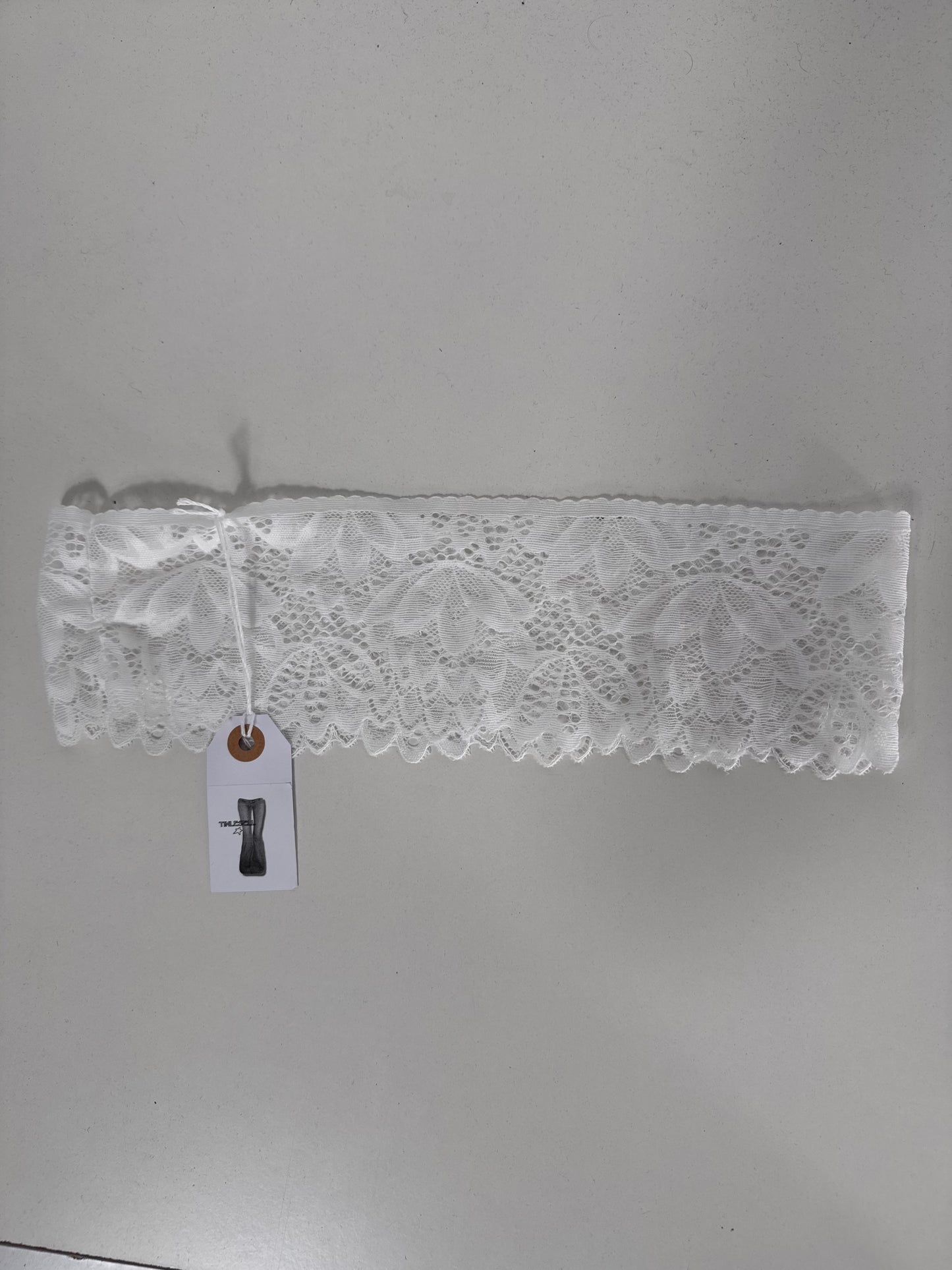 Spetsband över jeans
