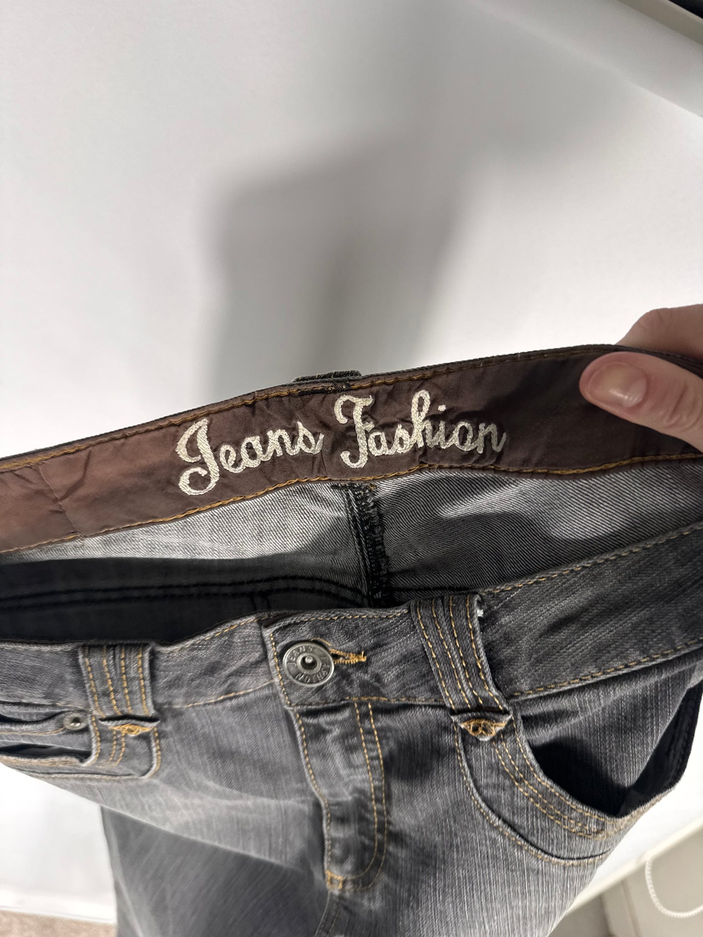 Utsvängda jeans stl: S