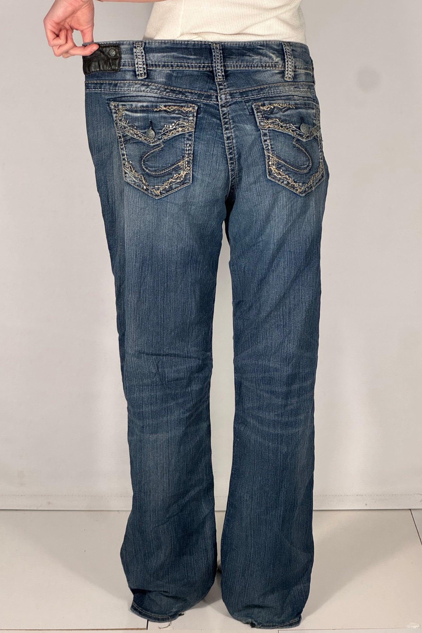 Utsvängda jeans stl: L