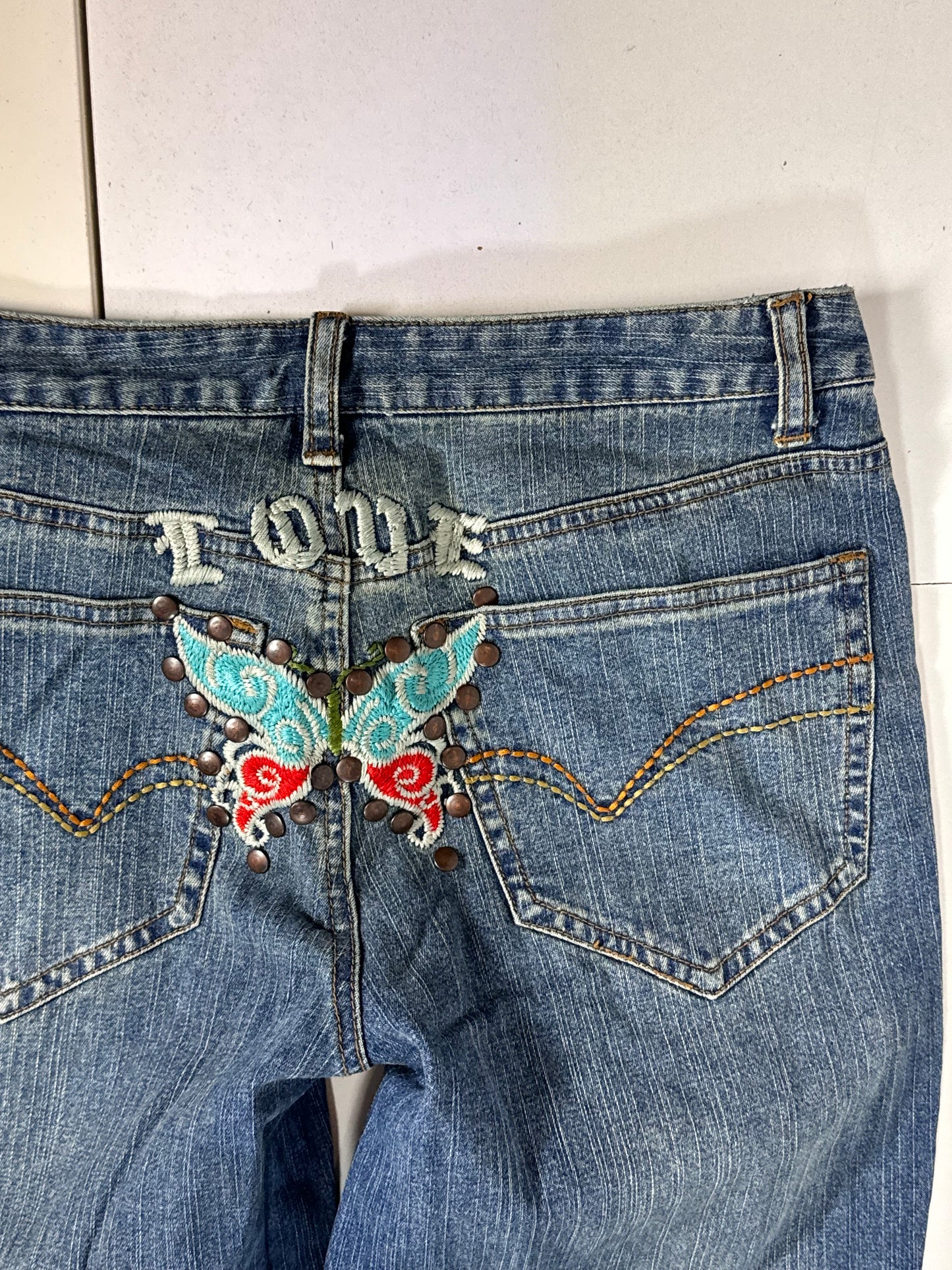 Utsvängda jeans stl: M