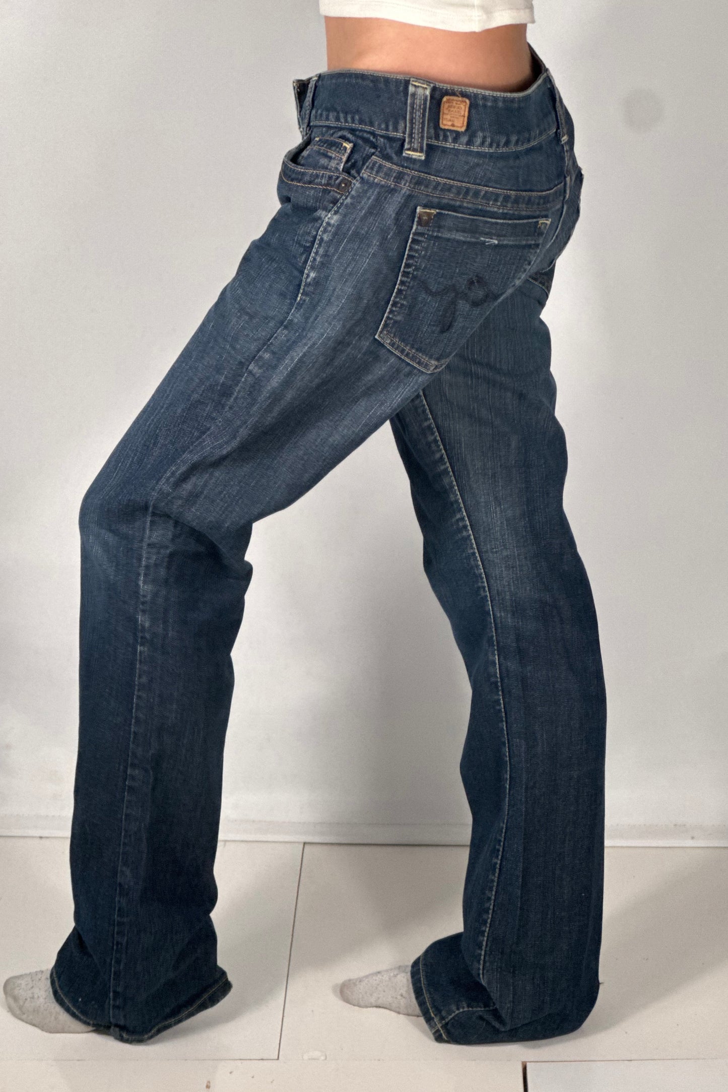 Utsvängda jeans stl: M