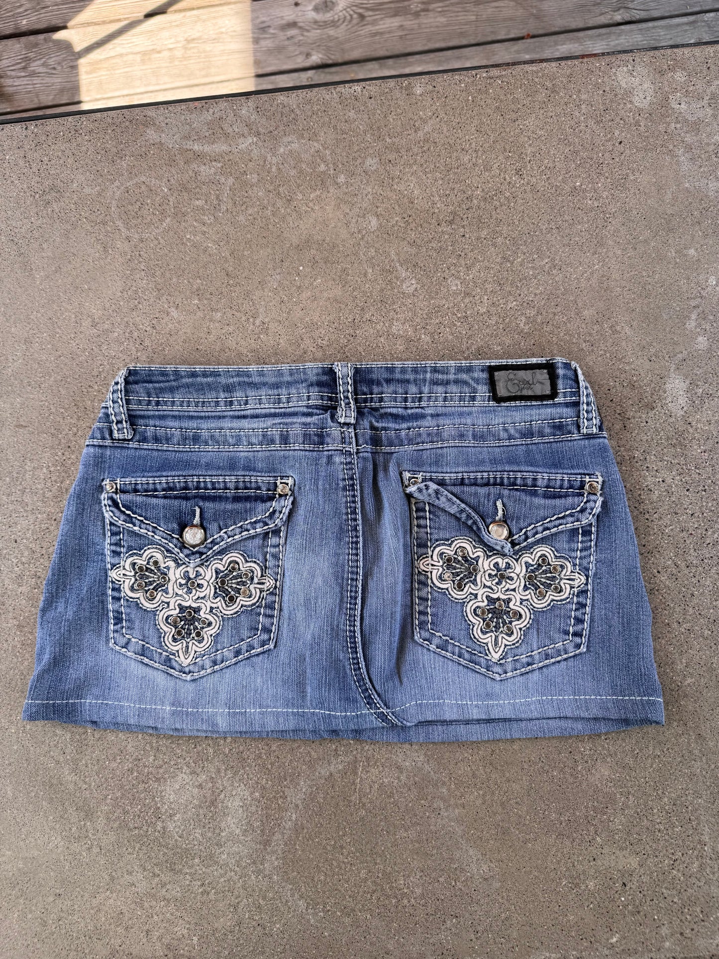17 st jeanskjolar i blandade storlekar – second hand bundle