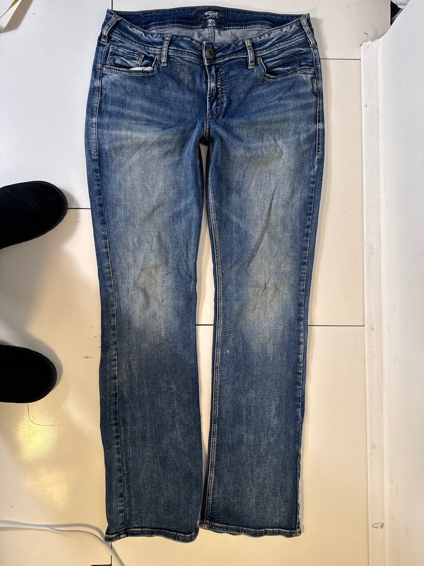 Utsvängda jeans stl: M