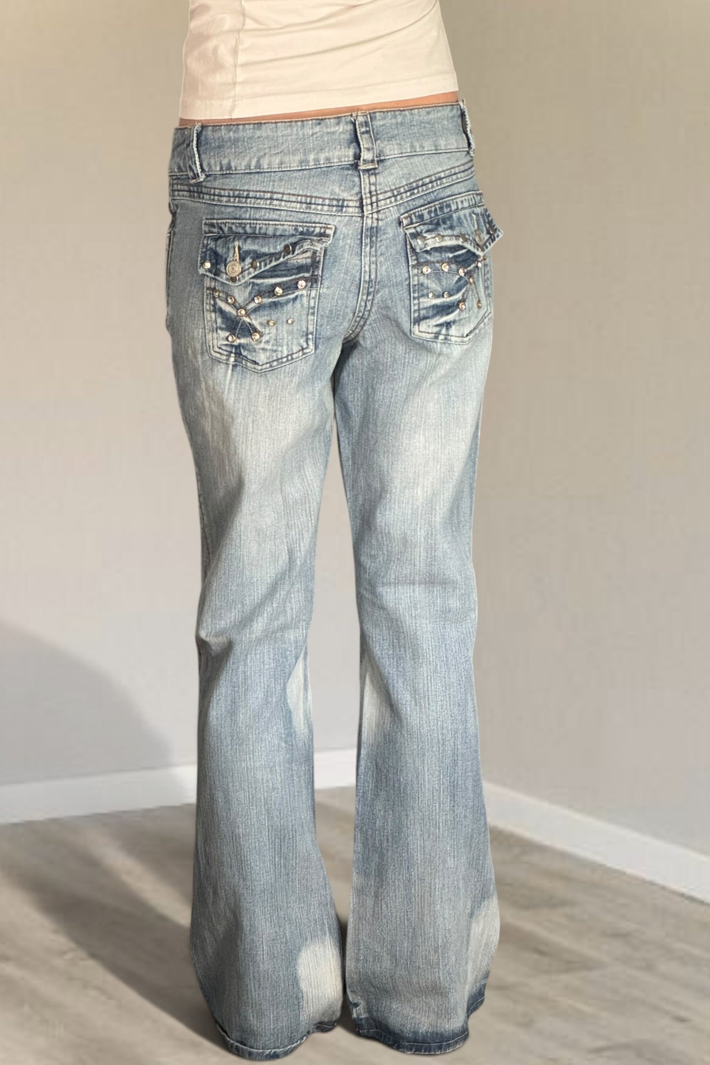 Utsvängda jeans stl: S