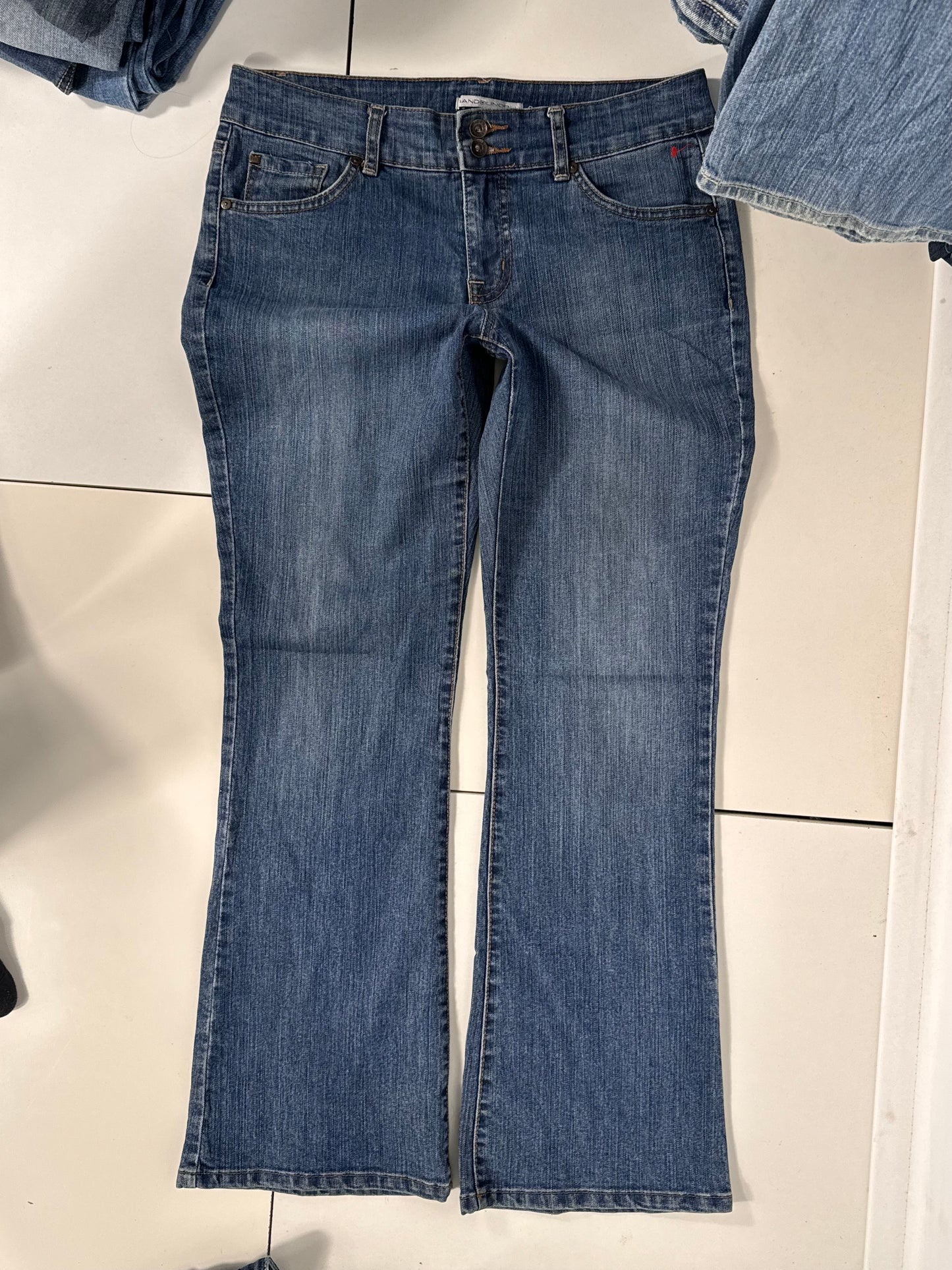 Utsvängda jeans stl: M
