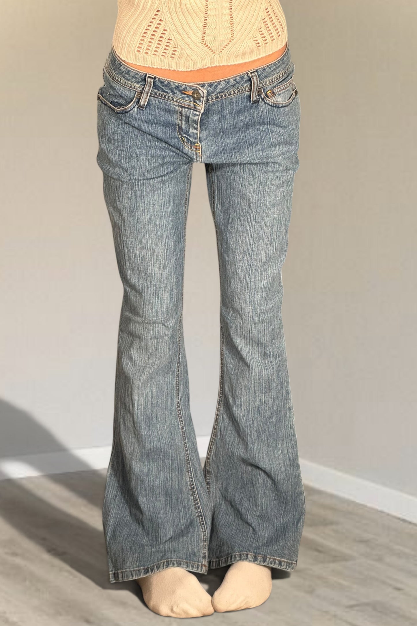 Utsvängda jeans stl: S